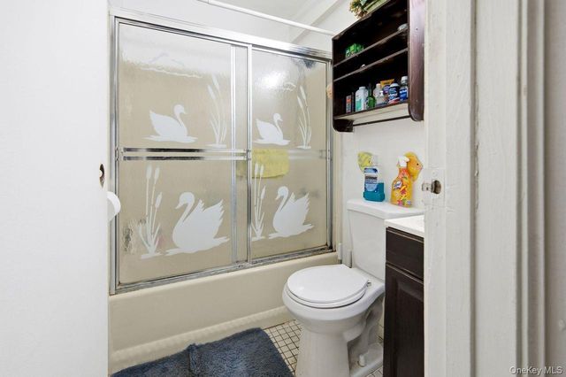 384 Singingwood Drive, Holbrook, NY 11741