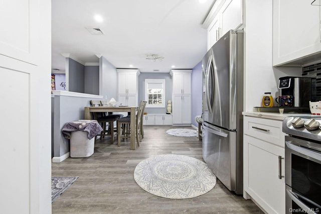 384 Singingwood Drive, Holbrook, NY 11741