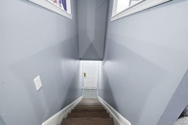 384 Singingwood Drive, Holbrook, NY 11741