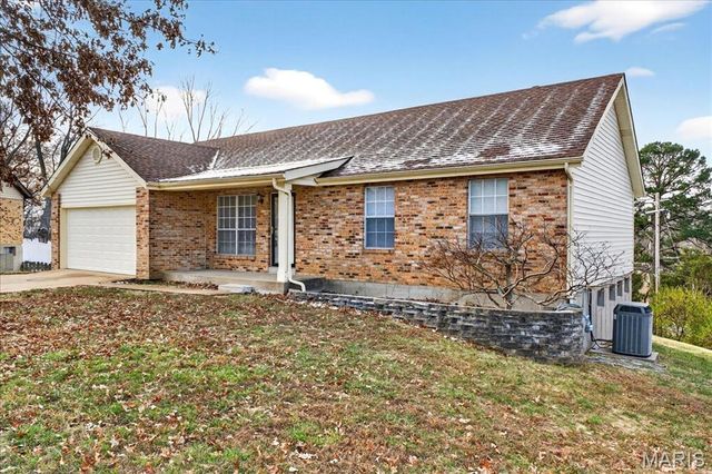 2952 Flower Lane, St Louis, MO 63129