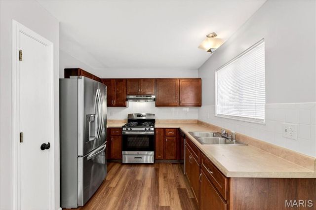 2952 Flower Lane, St Louis, MO 63129