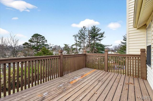 2952 Flower Lane, St Louis, MO 63129