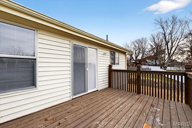 2952 Flower Lane, St Louis, MO 63129