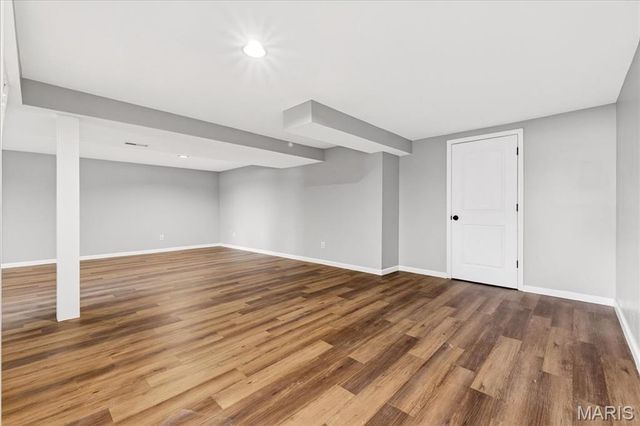 2952 Flower Lane, St Louis, MO 63129