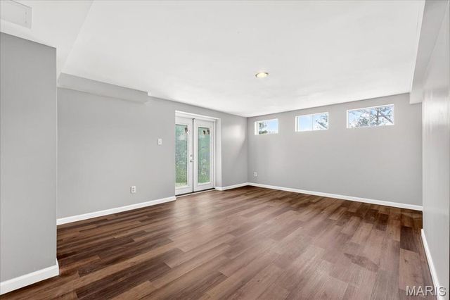 2952 Flower Lane, St Louis, MO 63129