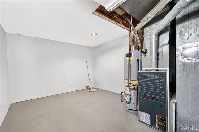 2952 Flower Lane, St Louis, MO 63129