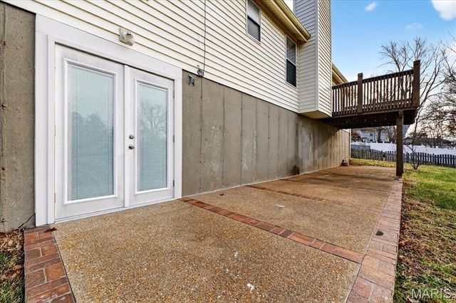 2952 Flower Lane, St Louis, MO 63129