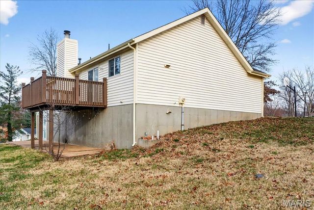 2952 Flower Lane, St Louis, MO 63129