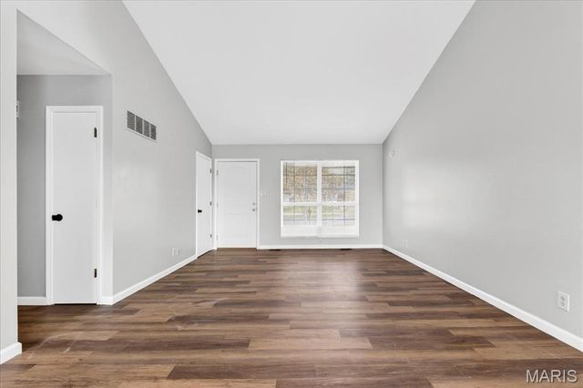 2952 Flower Lane, St Louis, MO 63129