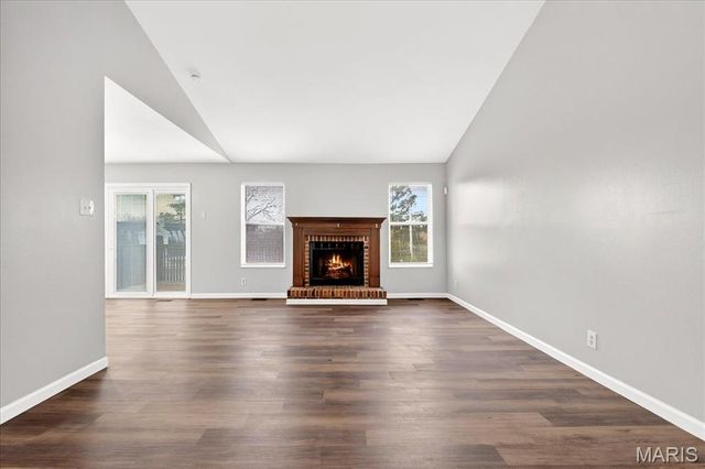 2952 Flower Lane, St Louis, MO 63129