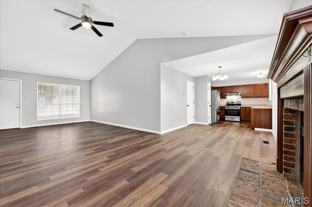 2952 Flower Lane, St Louis, MO 63129