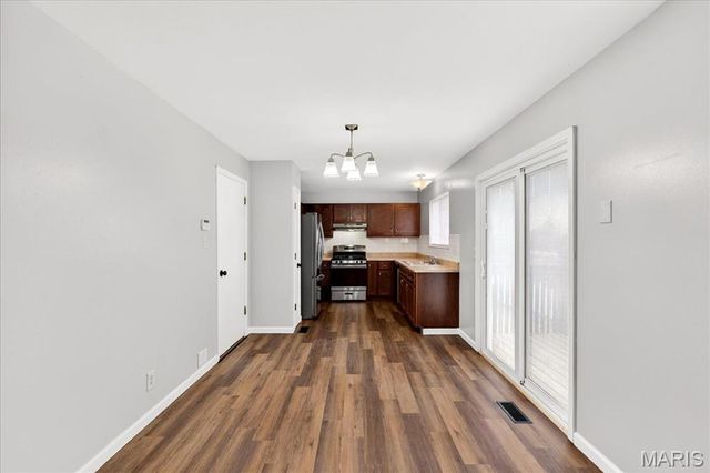 2952 Flower Lane, St Louis, MO 63129