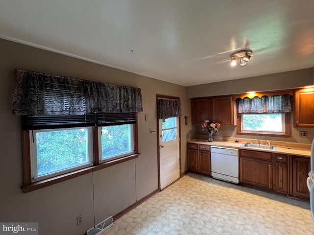 309 4TH AVE, Lindenwold, NJ 08021