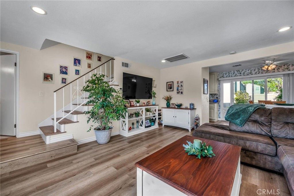 Image 3 of property listing at 6440 Marquette D, Moorpark, CA 93021