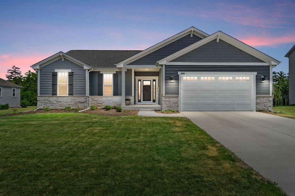 9644 S Bergamont DRIVE, Franklin, WI 53132