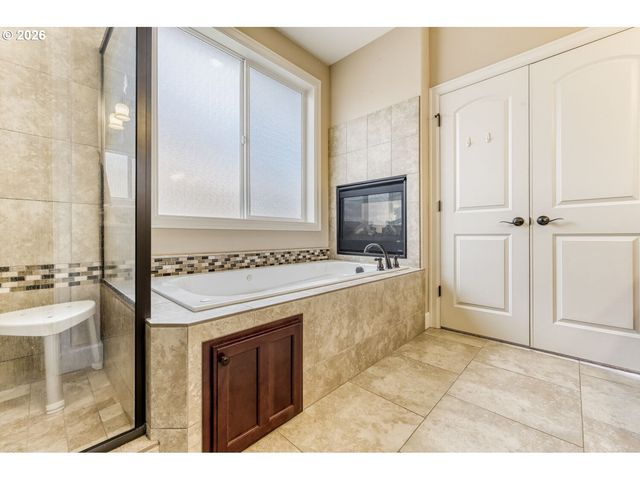 15411 Nw DOMINION Dr, Portland, OR 97229