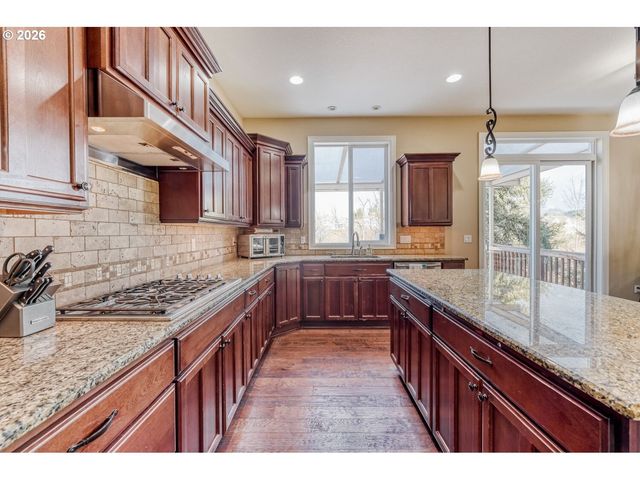 15411 Nw DOMINION Dr, Portland, OR 97229