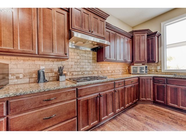 15411 Nw DOMINION Dr, Portland, OR 97229