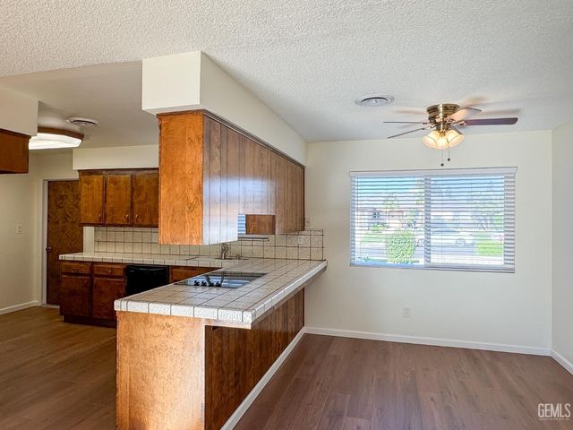 2705 Parkfield Court, Bakersfield, CA 93306