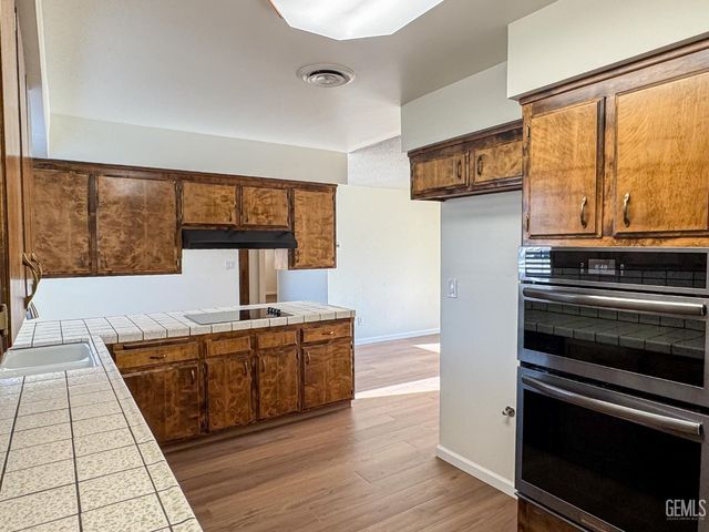 2705 Parkfield Court, Bakersfield, CA 93306