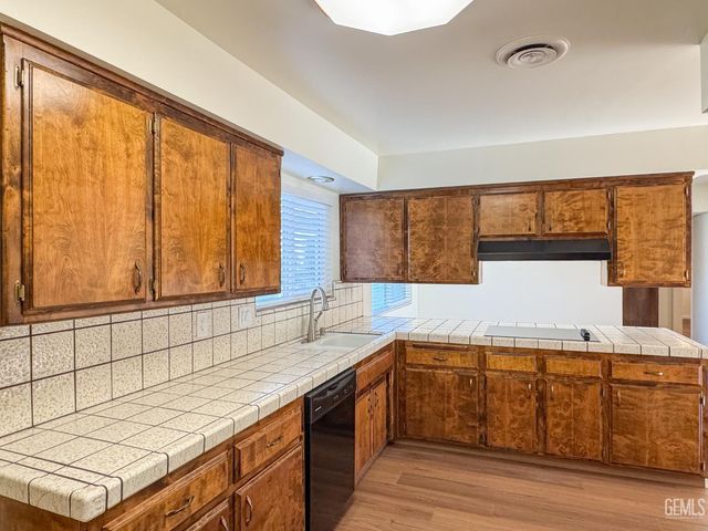 2705 Parkfield Court, Bakersfield, CA 93306