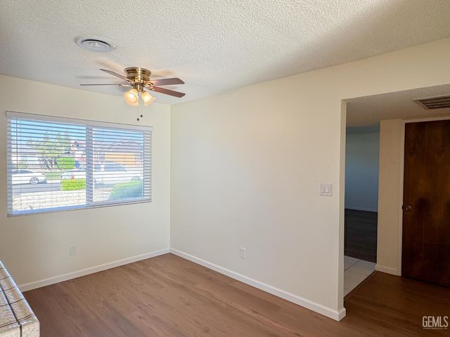 2705 Parkfield Court, Bakersfield, CA 93306