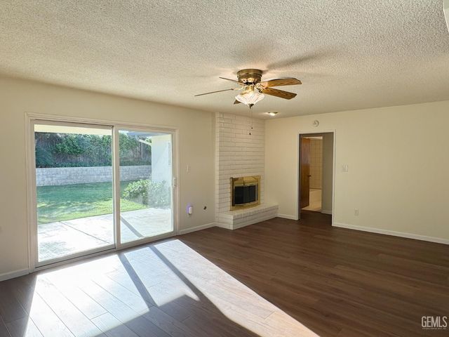 2705 Parkfield Court, Bakersfield, CA 93306