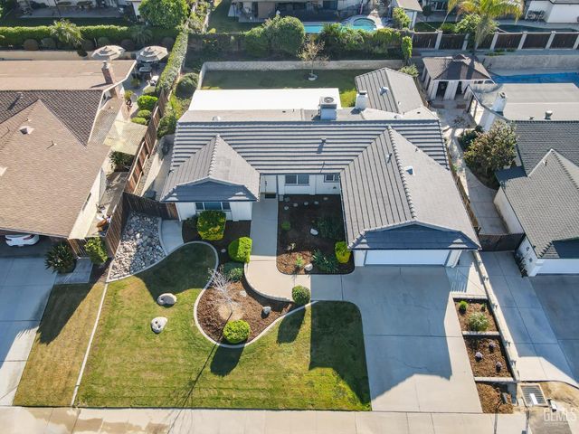 2705 Parkfield Court, Bakersfield, CA 93306