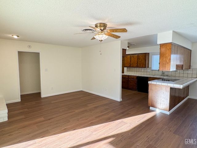 2705 Parkfield Court, Bakersfield, CA 93306