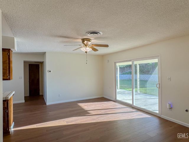 2705 Parkfield Court, Bakersfield, CA 93306