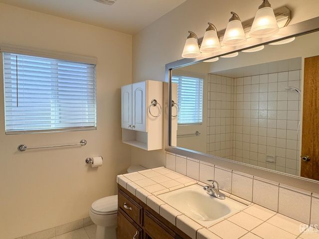 2705 Parkfield Court, Bakersfield, CA 93306