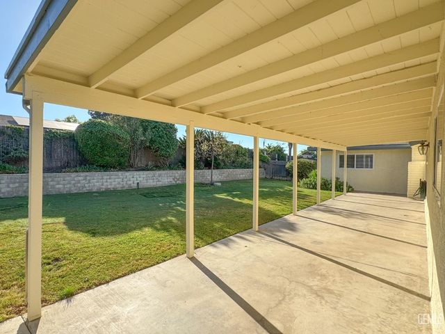 2705 Parkfield Court, Bakersfield, CA 93306