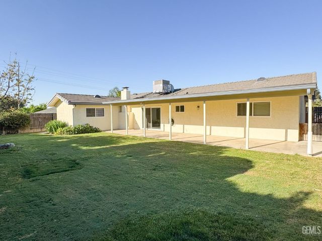 2705 Parkfield Court, Bakersfield, CA 93306