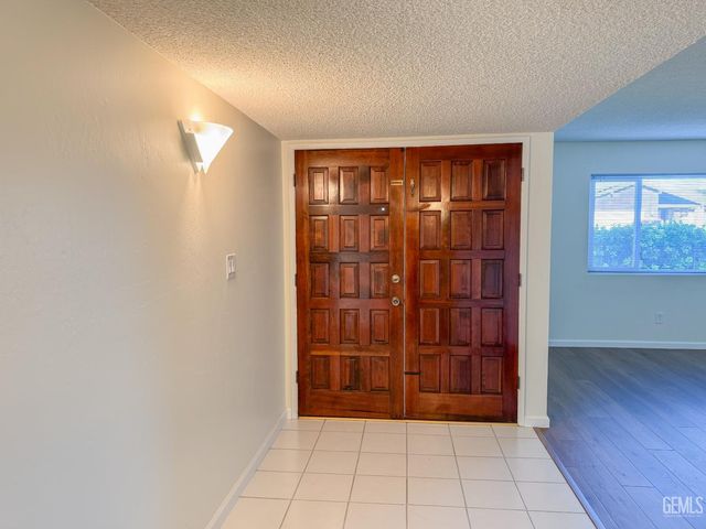 2705 Parkfield Court, Bakersfield, CA 93306