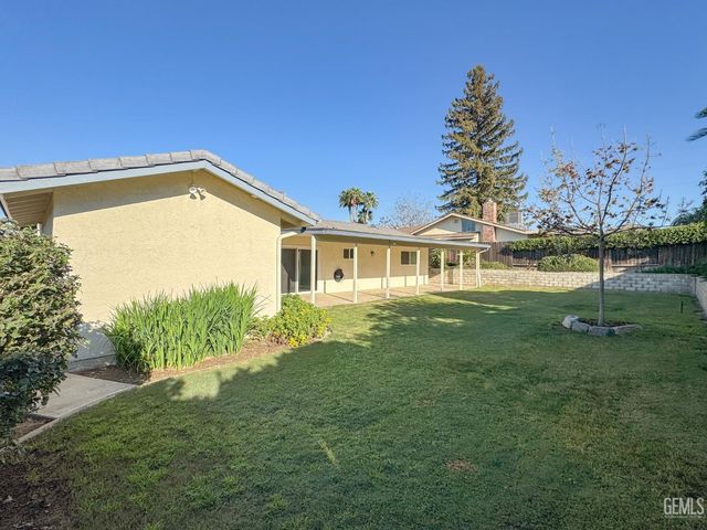 2705 Parkfield Court, Bakersfield, CA 93306