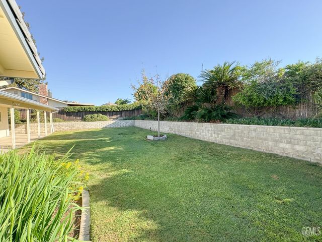 2705 Parkfield Court, Bakersfield, CA 93306