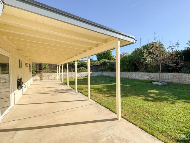 2705 Parkfield Court, Bakersfield, CA 93306