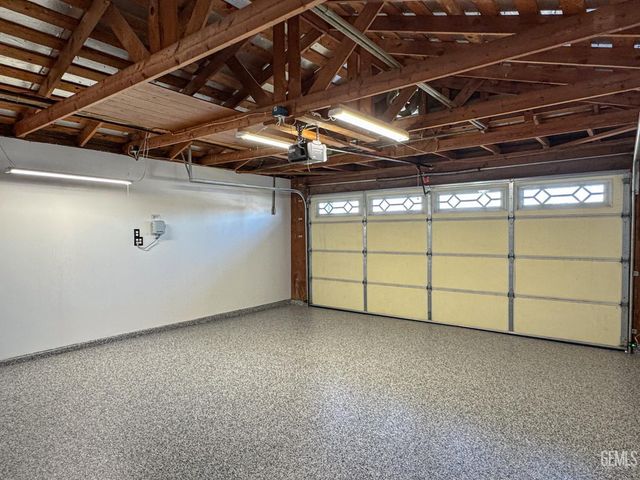 2705 Parkfield Court, Bakersfield, CA 93306