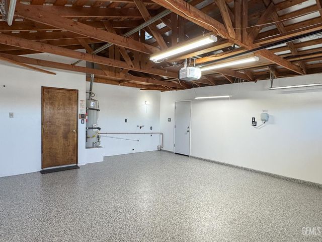 2705 Parkfield Court, Bakersfield, CA 93306