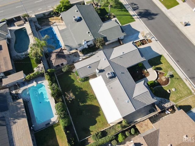 2705 Parkfield Court, Bakersfield, CA 93306