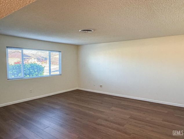 2705 Parkfield Court, Bakersfield, CA 93306