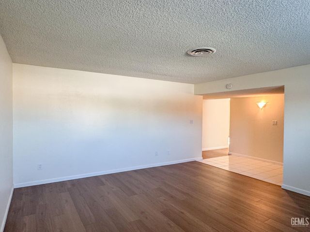 2705 Parkfield Court, Bakersfield, CA 93306