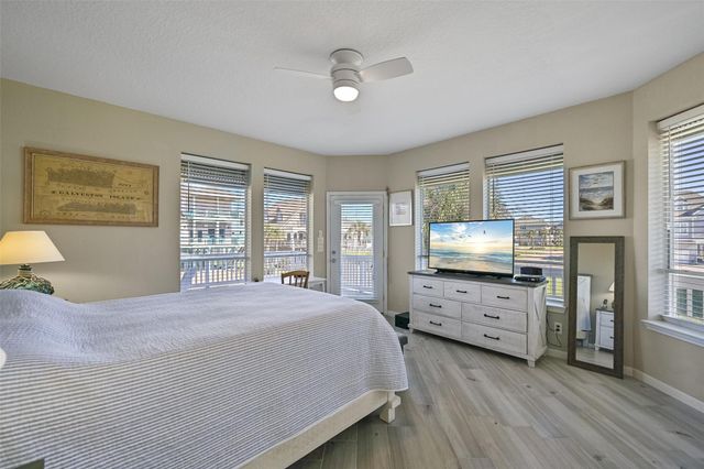 14407 Spyglass Circle, Galveston, TX 77554