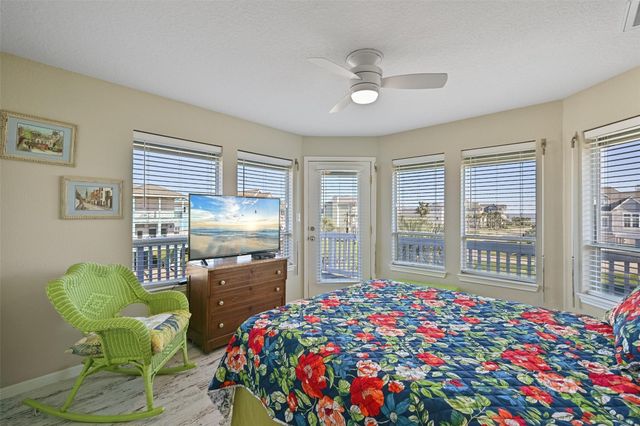 14407 Spyglass Circle, Galveston, TX 77554