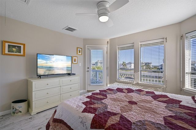 14407 Spyglass Circle, Galveston, TX 77554