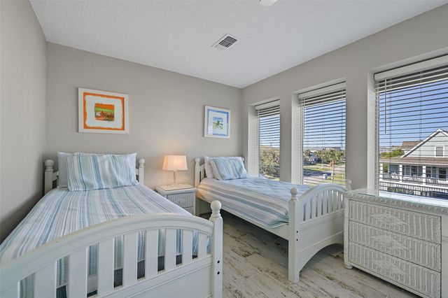 14407 Spyglass Circle, Galveston, TX 77554