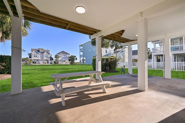 14407 Spyglass Circle, Galveston, TX 77554