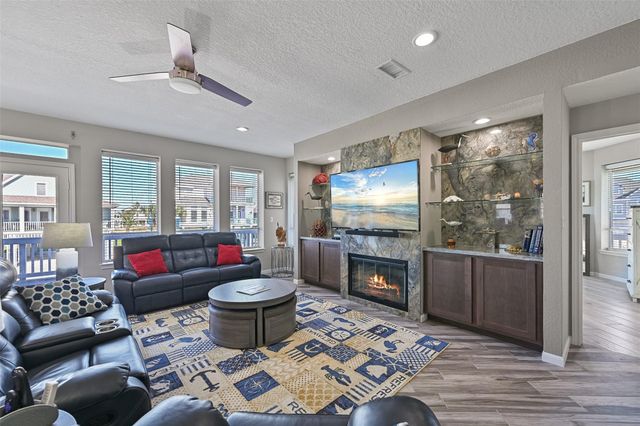 14407 Spyglass Circle, Galveston, TX 77554