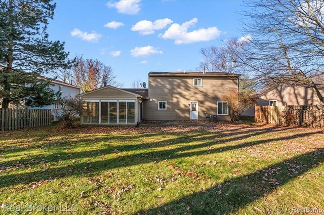 24446 Simmons Drive, Novi, MI 48374