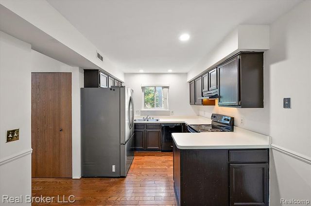 24446 Simmons Drive, Novi, MI 48374